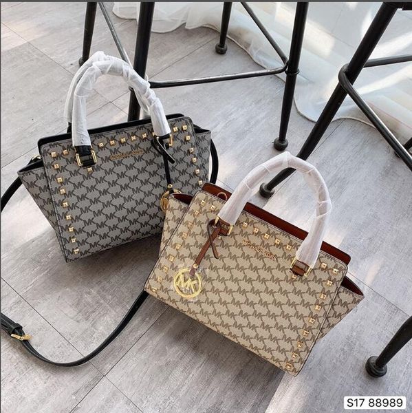 2020 new ladies messenger bag ladies rivet satchel elegant ladies wild messenger bag backpack
2020 new ladies messenger bag ladies rivet satchel elegant ladies wild messenger bag backpack