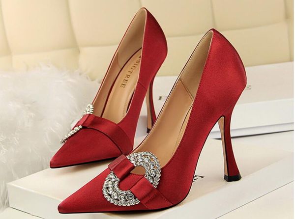 european and american fashion ultra high heel wine glass heel satin shallow mouth pointy nightclub show thin water single shoe, Black
european and american fashion ultra high heel wine glass heel satin shallow mouth pointy nightclub show thin water single shoe, Black
