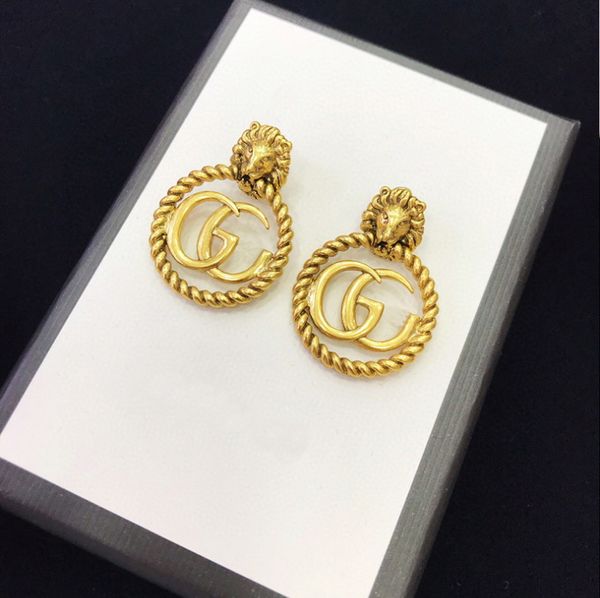2020 popular retro gold alphabet earrings fashion temperament and elegant ladies jewelry high-end luxury elegant gifts, Silver
2020 popular retro gold alphabet earrings fashion temperament and elegant ladies jewelry high-end luxury elegant gifts, Silver