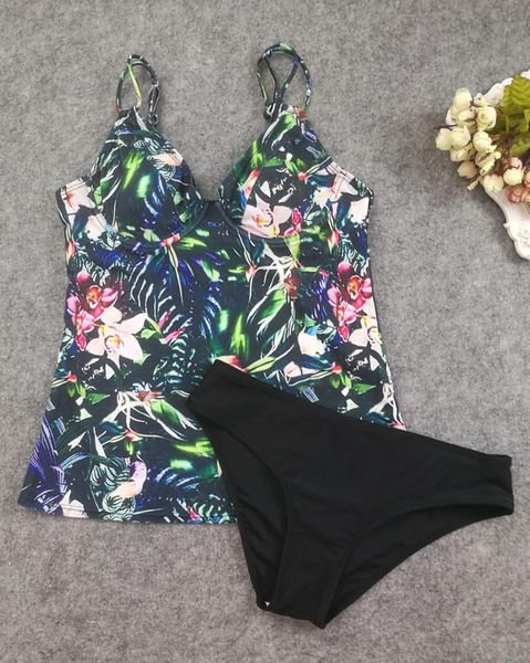 ladies'swimming suit with printed suspender and full code split low-waist triangle swimming suit, White;black
ladies'swimming suit with printed suspender and full code split low-waist triangle swimming suit, White;black