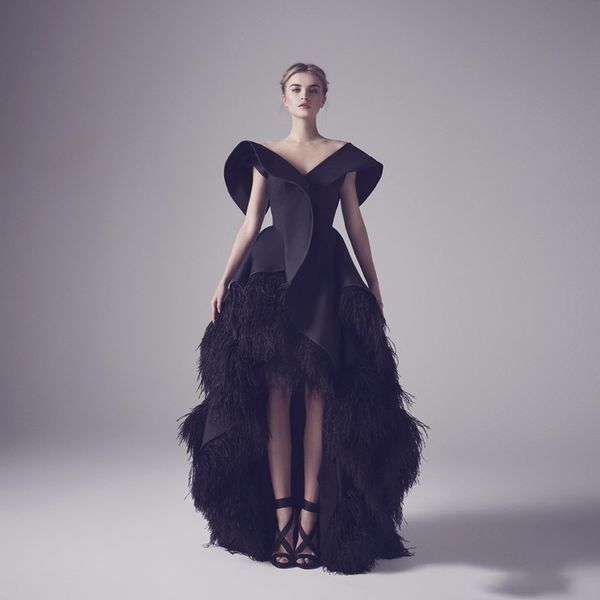 vestido de festa longo gorgeous black hi-lo evening dresses feathers v neck saudi arabia prom dresses chic party dress, Black;red
vestido de festa longo gorgeous black hi-lo evening dresses feathers v neck saudi arabia prom dresses chic party dress, Black;red