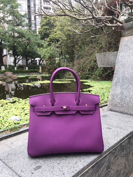 half handmade with wax line original design 30cm togo skin purple brinkin hanbag,have gold and silver hardware,different size for chosen
half handmade with wax line original design 30cm togo skin purple brinkin hanbag,have gold and silver hardware,different size for chosen