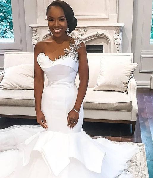 2020 one shoulder strapless mermaid wedding dresses cascading ruffles bridal gowns sleeveless web dresses white crystal lace up
2020 one shoulder strapless mermaid wedding dresses cascading ruffles bridal gowns sleeveless web dresses white crystal lace up