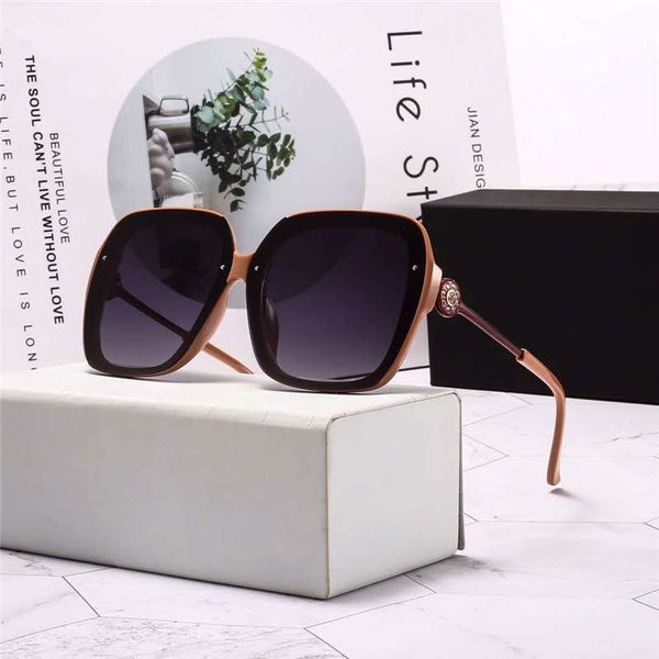 summer new designer sunglasses brand sunglasses womens beach goggle glasses uv400 cc letters 8009 5 colors excellent quality with box
summer new designer sunglasses brand sunglasses womens beach goggle glasses uv400 cc letters 8009 5 colors excellent quality with box