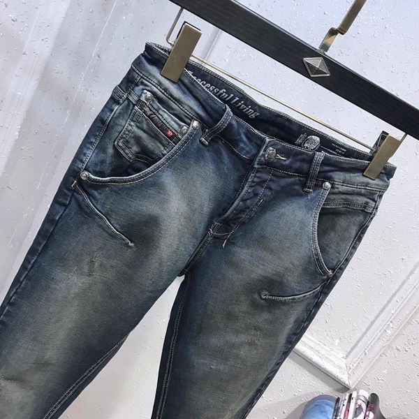 2020 new famous brand men's washed design casual blue slim summer lightweight denim stretch denim skinny jeans pants straight leg trous
2020 new famous brand men's washed design casual blue slim summer lightweight denim stretch denim skinny jeans pants straight leg trous