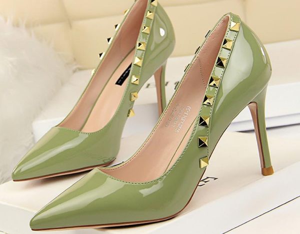2018 fashion rivet women's shoes in spring and autumn with new style high heel fine heel pointed end shallow mouth, Black
2018 fashion rivet women's shoes in spring and autumn with new style high heel fine heel pointed end shallow mouth, Black