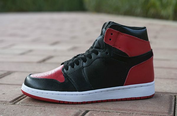 2020 new 1 high og basketball shoes game royal banned shadow bred red blue toe men 1s shattered backboard retro sneakers arthur
2020 new 1 high og basketball shoes game royal banned shadow bred red blue toe men 1s shattered backboard retro sneakers arthur