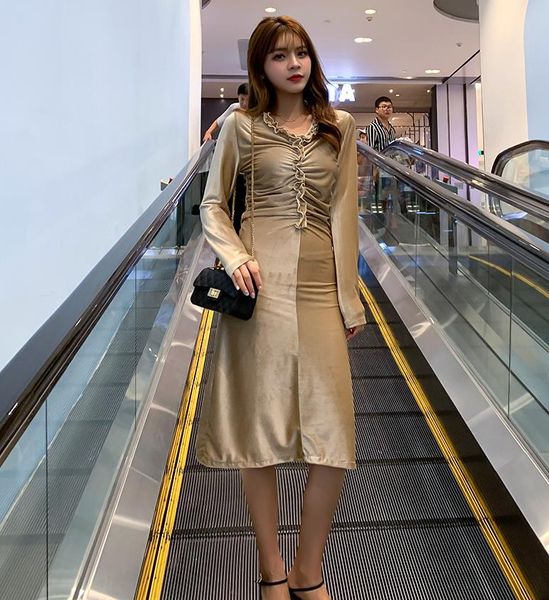 stereo lace v-neck golden velvet skirt temperament thin long sleeves casual dresses for women or ladies stripe stitching sweet high-end, Black;gray
stereo lace v-neck golden velvet skirt temperament thin long sleeves casual dresses for women or ladies stripe stitching sweet high-end, Black;gray