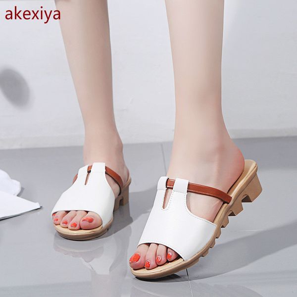 2020 women's slippers summer fashion wear wedge heels new women's shoes thick bottom out wild women sandals and slippers, Black
2020 women's slippers summer fashion wear wedge heels new women's shoes thick bottom out wild women sandals and slippers, Black