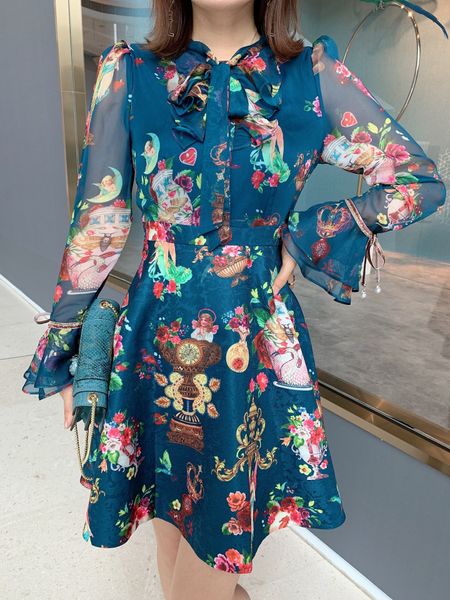milan runway dress 2020 spring summer stand collar flare sleeve print designer dress brand same style dress 0303-1, Black
milan runway dress 2020 spring summer stand collar flare sleeve print designer dress brand same style dress 0303-1, Black