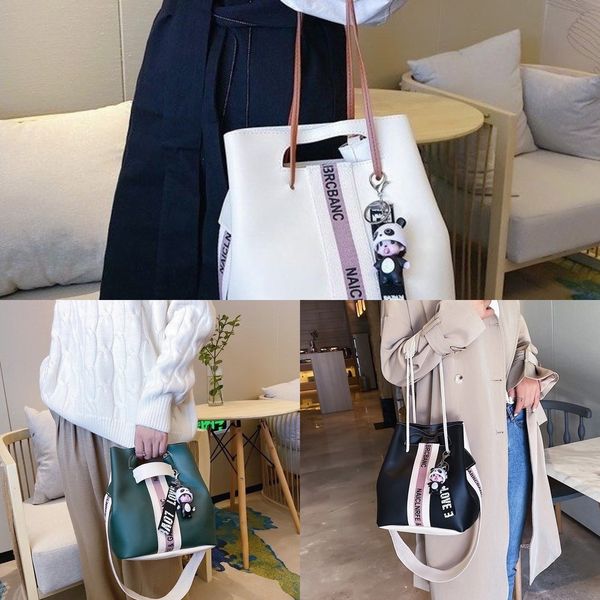 2020 pendant bucket women's popular broadband single shoulder diagonal bag all-match bucket bag without pendant
2020 pendant bucket women's popular broadband single shoulder diagonal bag all-match bucket bag without pendant