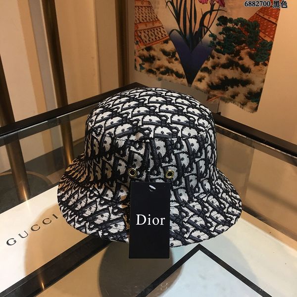 2020 with box popular new women letter printing canvas fedora hat red caps ladies hats european and american style
2020 with box popular new women letter printing canvas fedora hat red caps ladies hats european and american style