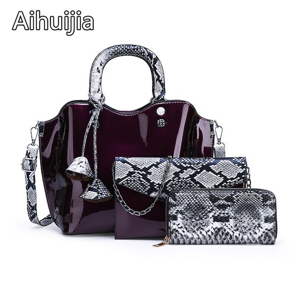 patent leather bag female handbag 2020 new bright surface stereotype big capacity fashion flower pendant bag
patent leather bag female handbag 2020 new bright surface stereotype big capacity fashion flower pendant bag