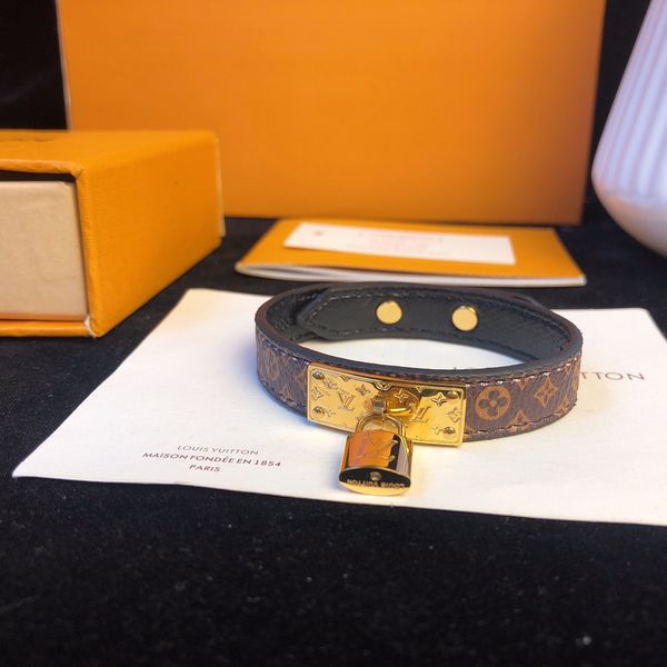 designer bracelet luxury designer jewelry women bracelets loius vutton vintage leather mens bracelets jewelry metal buckle, Black
designer bracelet luxury designer jewelry women bracelets loius vutton vintage leather mens bracelets jewelry metal buckle, Black