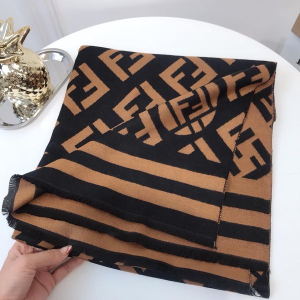 Cachecóis ygy917
Cachecóis ygy917