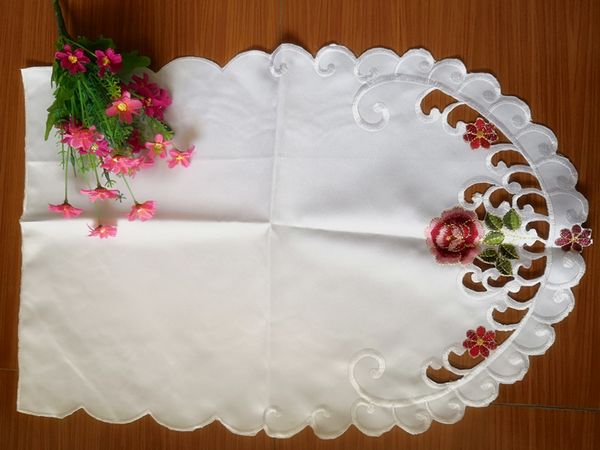 table napkin wholesale lot white embroidered set with hand crochet frill 39*57cm
table napkin wholesale lot white embroidered set with hand crochet frill 39*57cm