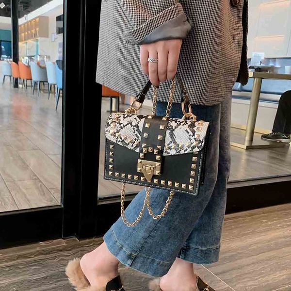 ladies 2019 retro snakeskin rivet handbag square bag fashion trend lock chain bag female casual outdoor small square
ladies 2019 retro snakeskin rivet handbag square bag fashion trend lock chain bag female casual outdoor small square