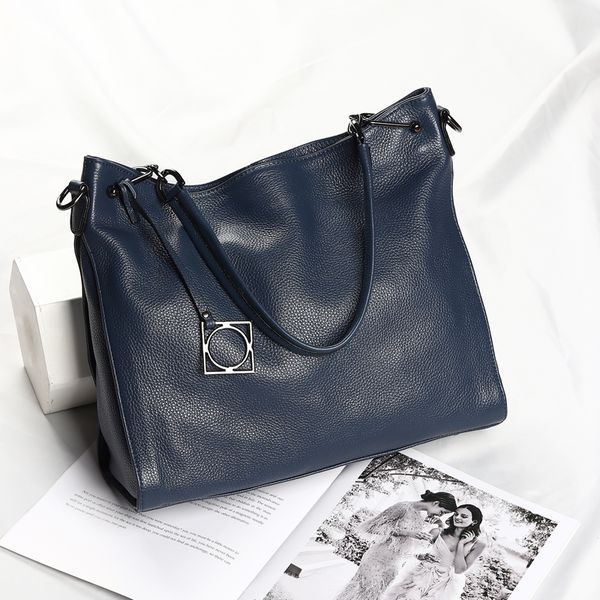 new european and american foreign trade shoulder bag ladies bag autumn simple leisure large capacity shopping tote bag 9079
new european and american foreign trade shoulder bag ladies bag autumn simple leisure large capacity shopping tote bag 9079