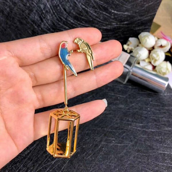роскошные дизайнерские серьги, новые бутылки духов, жемчужные серьги с бриллиантами, женские 925 серебряные иглы, магазины и многие высокока, Golden;silver
роскошные дизайнерские серьги, новые бутылки духов, жемчужные серьги с бриллиантами, женские 925 серебряные иглы, магазины и многие высокока, Golden;silver