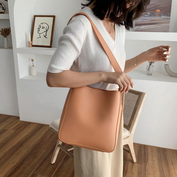 2020 new shoulder bag women's casual fashion korean version of large-capacity cross-body bucket bag ladies
2020 new shoulder bag women's casual fashion korean version of large-capacity cross-body bucket bag ladies