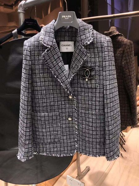 2019 brand women jacket pearl diamond button knit blazer tweed long leeve jacket ca ual women top coat windbreaker women clothe 18 17, Black;brown
2019 brand women jacket pearl diamond button knit blazer tweed long leeve jacket ca ual women top coat windbreaker women clothe 18 17, Black;brown