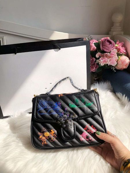 the new 2020 letters printing chain women bucket bags woman his star with single shoulder genuine leather handbag girls purses
the new 2020 letters printing chain women bucket bags woman his star with single shoulder genuine leather handbag girls purses