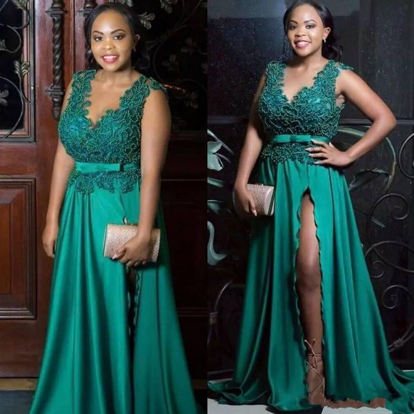 2019 arabic green evening dresses v neck beadind black girl sleeveless side split sweep train plus size formal party dress prom gowns, Black;red
2019 arabic green evening dresses v neck beadind black girl sleeveless side split sweep train plus size formal party dress prom gowns, Black;red