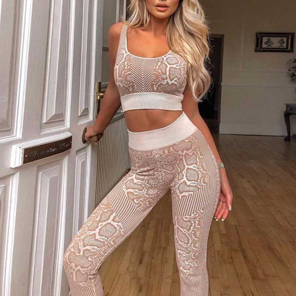 peneran snake print gym yoga sports woman set 2020 fitness suit women dry fit workout clothes for women sportswear unique khaki, White;red 
peneran snake print gym yoga sports woman set 2020 fitness suit women dry fit workout clothes for women sportswear unique khaki, White;red