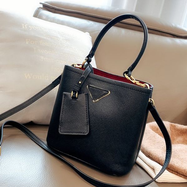 fashion woman bags travel luggage bag fannypack fashion plain p letter women crossbody bucket bag genuine leather
fashion woman bags travel luggage bag fannypack fashion plain p letter women crossbody bucket bag genuine leather