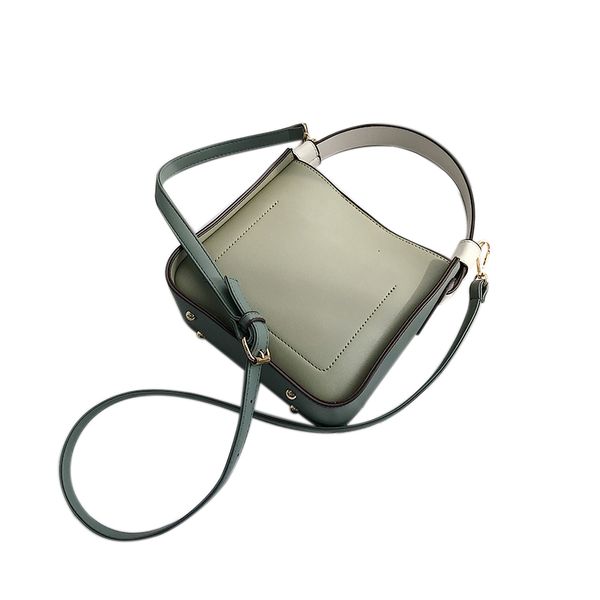 мода большой емкости ведро наплечная сумка женщины crossbody сумка женский все-матч большой емкости искусственная кожа сумка
мода большой емкости ведро наплечная сумка женщины crossbody сумка женский все-матч большой емкости искусственная кожа сумка
