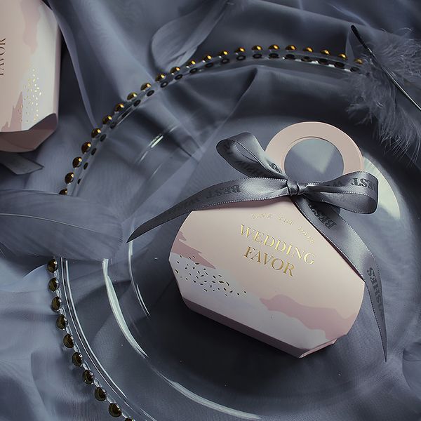 2019 new europe style gift box party candy box sweet chocolate boxes wedding favors decor table centerpieces storage cases decor
2019 new europe style gift box party candy box sweet chocolate boxes wedding favors decor table centerpieces storage cases decor