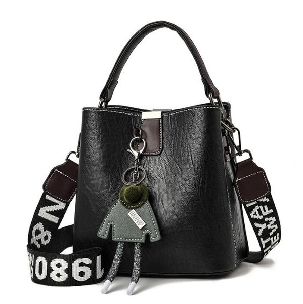 2020 new small bag girl fashion model net red popular ins wild shoulder messenger bag fashion high sense bucket handbag trend female
2020 new small bag girl fashion model net red popular ins wild shoulder messenger bag fashion high sense bucket handbag trend female