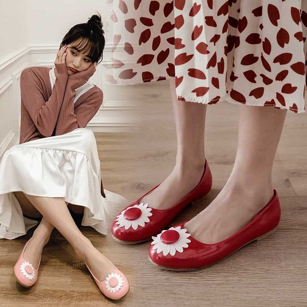 2020 new casual summer women's shoes round head flower decoration flat sole single shoes fashion women's large red size 32-43, Black 
2020 new casual summer women's shoes round head flower decoration flat sole single shoes fashion women's large red size 32-43, Black