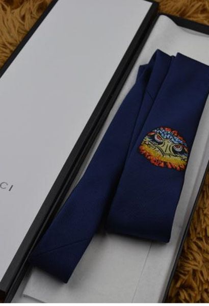 2019 fashion brand men ties 100% silk jacquard classic woven handmade men s tie necktie for men wedding casual and business neck ties 615, Blue;purple
2019 fashion brand men ties 100% silk jacquard classic woven handmade men s tie necktie for men wedding casual and business neck ties 615, Blue;purple