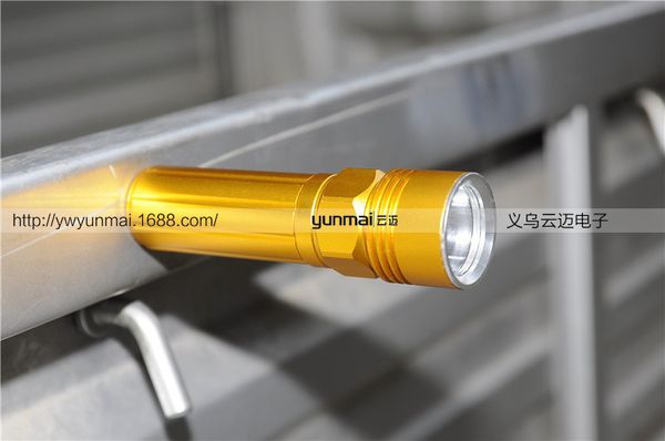 new pattern xpe led aluminum combine gold and strong light flashlight magnet flashlight bring lampshade
new pattern xpe led aluminum combine gold and strong light flashlight magnet flashlight bring lampshade