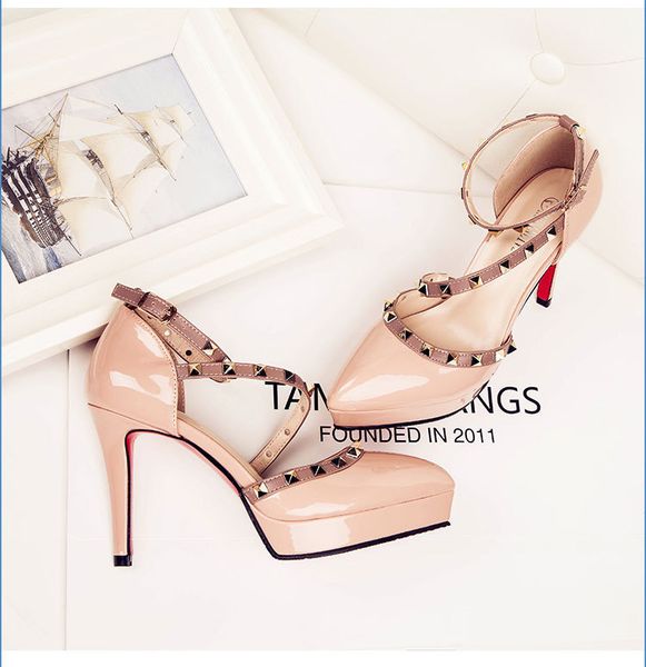 2018 new arrival summer shoes female sandals rivet high heels brown color good quality t200525, Black
2018 new arrival summer shoes female sandals rivet high heels brown color good quality t200525, Black