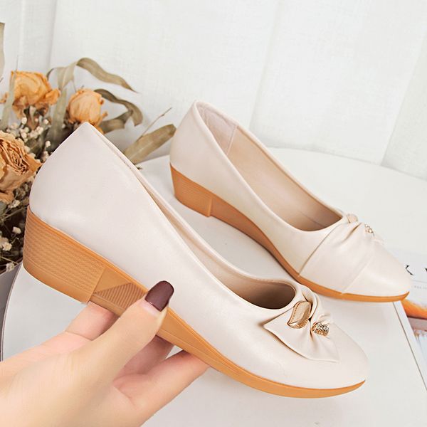 flats women 2020 new spring autumn large size solid color metal decoration pointed toe shallow mouth women shoes, Black
flats women 2020 new spring autumn large size solid color metal decoration pointed toe shallow mouth women shoes, Black
