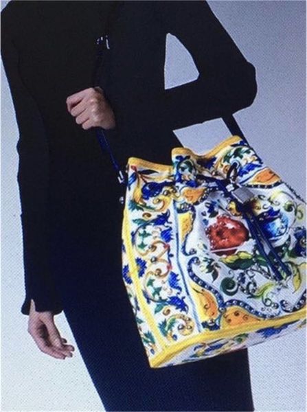 2019 new imported cowhide fashion rivet portable bucket bag various printing colours inside the leopard print single shoulder leather bag
2019 new imported cowhide fashion rivet portable bucket bag various printing colours inside the leopard print single shoulder leather bag