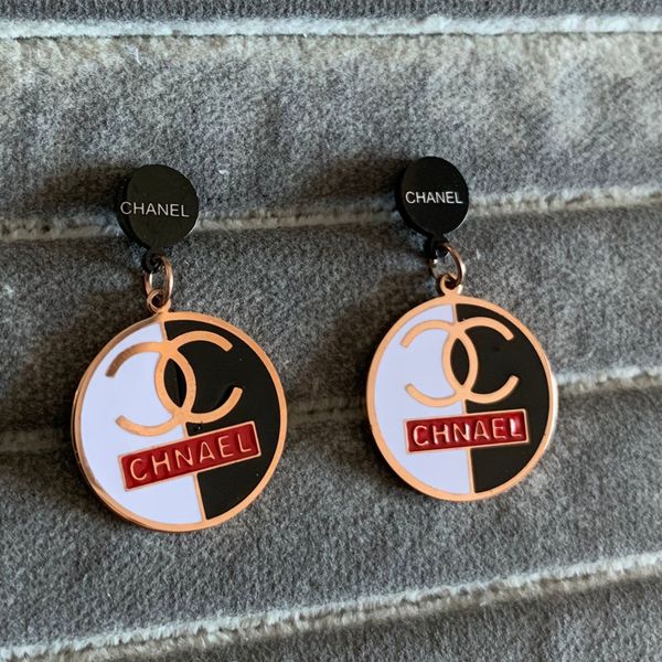 2019 deluxe brand large black white drop earring women female ro e gold wedding letter ummer earring girl lover fa hion jewelry gift
2019 deluxe brand large black white drop earring women female ro e gold wedding letter ummer earring girl lover fa hion jewelry gift