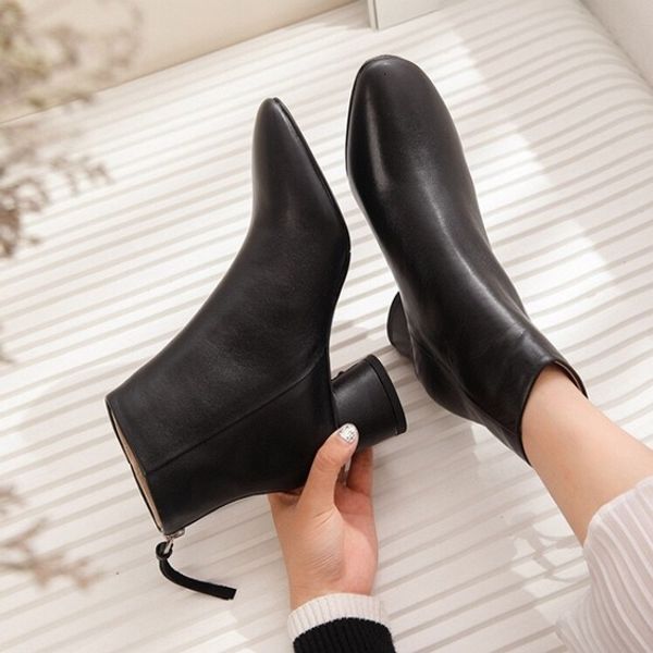 superstar leather non-slip luxury ankle boots running fashion pointed party locomotive shoes women s shoes designer shoes 35-41
superstar leather non-slip luxury ankle boots running fashion pointed party locomotive shoes women s shoes designer shoes 35-41