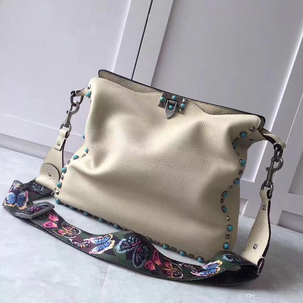 2019 european and american fashion briefcase rivet retro simple large capacity single shoulder oblique span bag simple lady bag
2019 european and american fashion briefcase rivet retro simple large capacity single shoulder oblique span bag simple lady bag