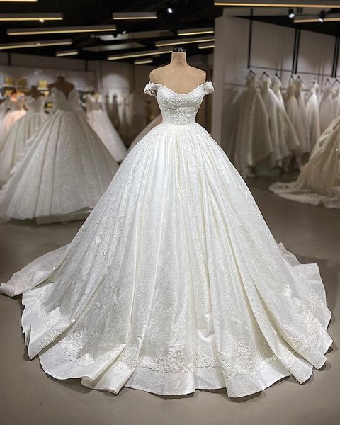 2019 vintage lace appliqued ball gown wedding dress luxury off shoulder open back princess plus size arabic bridal gown, White
2019 vintage lace appliqued ball gown wedding dress luxury off shoulder open back princess plus size arabic bridal gown, White