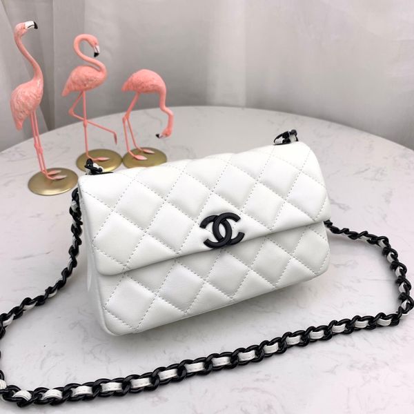 2020 new sheepskin black buckle design flap bag is really special. designer women's bag shoulder messenger bag fashion trend
2020 new sheepskin black buckle design flap bag is really special. designer women's bag shoulder messenger bag fashion trend