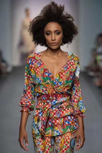 2020 women runway ethnic print suits spring summer v-neck pullover waist elastic shirt + mid-calf slim pant 2 piece colorful sets, White
2020 women runway ethnic print suits spring summer v-neck pullover waist elastic shirt + mid-calf slim pant 2 piece colorful sets, White