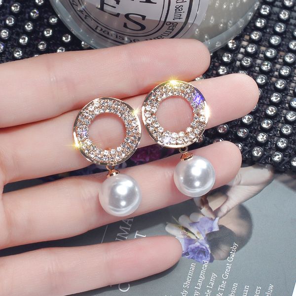 2019 new fashion jewelry elegant white pearl earrings round full of crystal wedding party earrings for girls gift for woman, Golden;silver
2019 new fashion jewelry elegant white pearl earrings round full of crystal wedding party earrings for girls gift for woman, Golden;silver