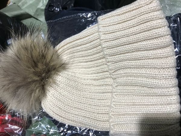 2019 winter knitted real fur hat women thicken beanies with 15cm real raccoon fur pompoms warm girl caps snapback pompon beanie hats, Blue;gray
2019 winter knitted real fur hat women thicken beanies with 15cm real raccoon fur pompoms warm girl caps snapback pompon beanie hats, Blue;gray