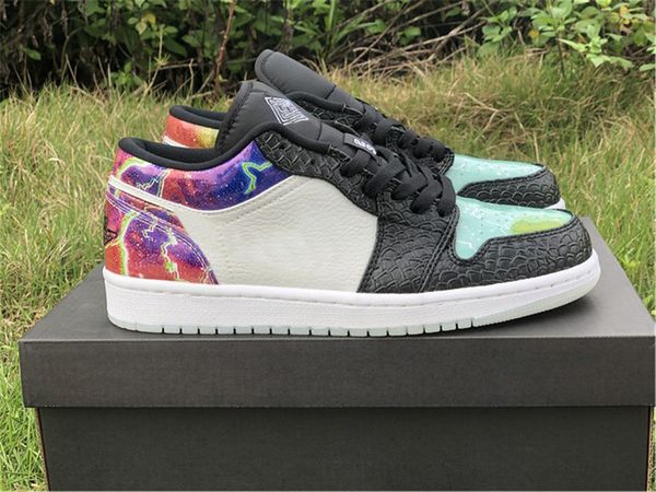 authentic air low 1 galaxy basketball shoes men women glow in the dark black multi color white snake cw7309-090 sneakers with original box
authentic air low 1 galaxy basketball shoes men women glow in the dark black multi color white snake cw7309-090 sneakers with original box