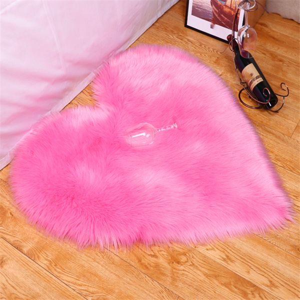 factory wholesale 30*40cm romantic love imitation wool mat plush living room bedroom carpet customizable size
factory wholesale 30*40cm romantic love imitation wool mat plush living room bedroom carpet customizable size