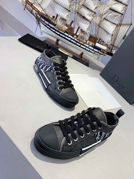 2020 men's lace up canvas shoes paint design women's sports shoes baby three color black white blue fashion skateboard casual shoe
2020 men's lace up canvas shoes paint design women's sports shoes baby three color black white blue fashion skateboard casual shoe