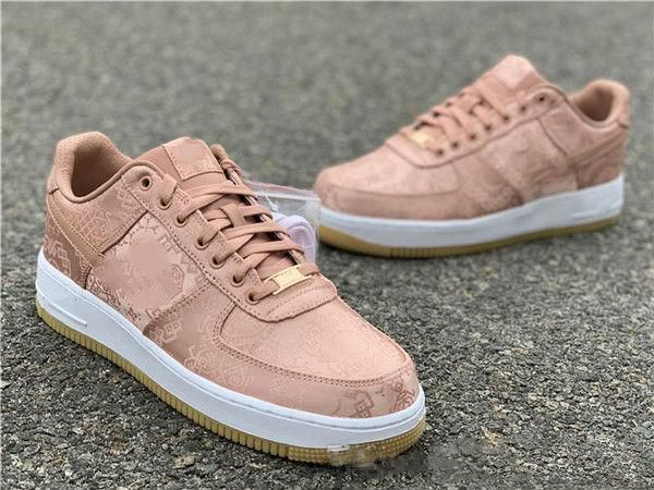 2020 fragment x clot x forced one 1 1s premium silk skateboarding shoes black roese golden designer mens women sport casual sneakers, White;red
2020 fragment x clot x forced one 1 1s premium silk skateboarding shoes black roese golden designer mens women sport casual sneakers, White;red